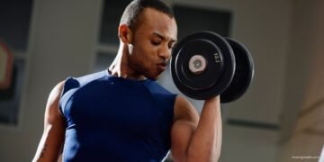 Hammer Curls: Way to Build Biceps with the Hammer Curl Using Proper Form to Maximize Strength